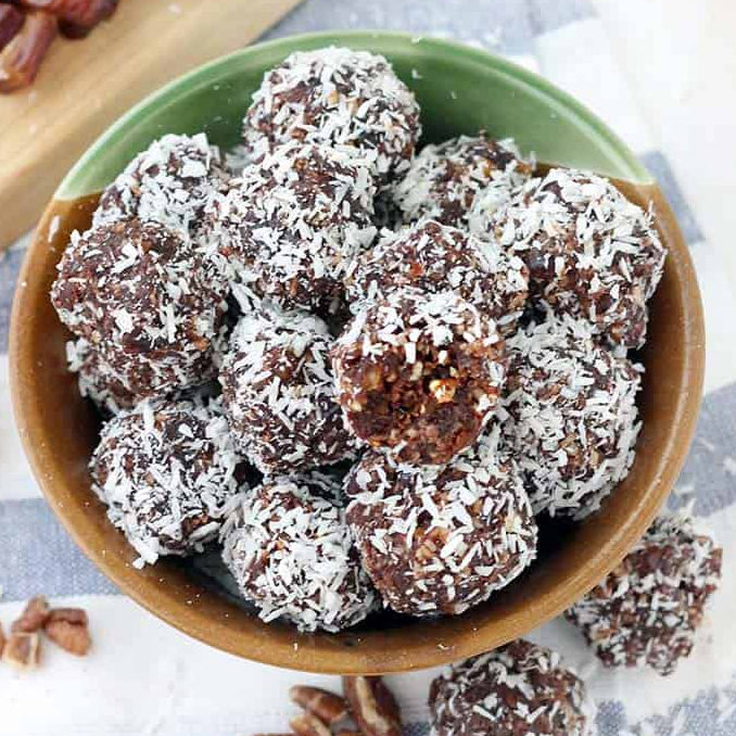 Chocolate Coconut Date Energy Balls (MON)