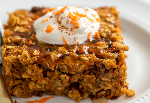 Carrot cake baked oats
