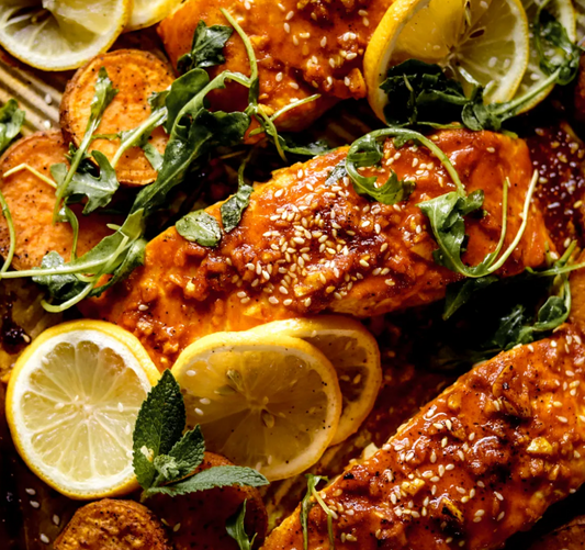 Lemon Gyro Salmon with Mujadara and Tel Aviv Salad (WED)